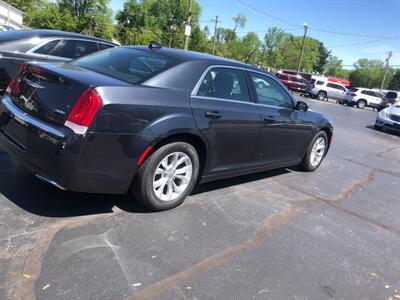 2018 Chrysler 300 Series Touring   - Photo 4 - Belleville, IL 62226