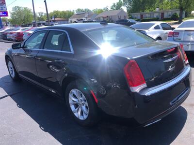 2018 Chrysler 300 Series Touring   - Photo 3 - Belleville, IL 62226