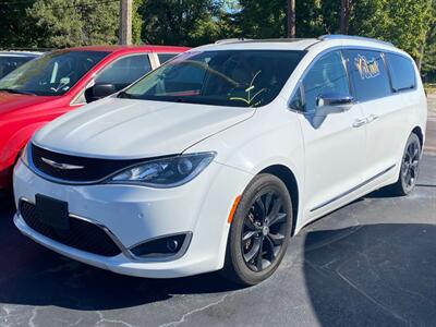 2017 Chrysler Pacifica Limited   - Photo 3 - Belleville, IL 62226