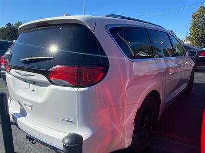 2017 Chrysler Pacifica Limited   - Photo 5 - Belleville, IL 62226
