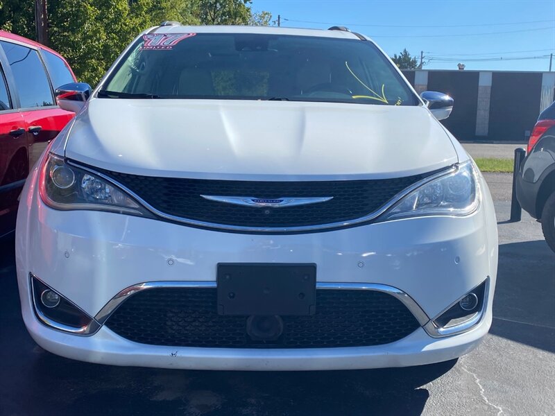 2017 Chrysler Pacifica Limited   - Photo 1 - Belleville, IL 62226