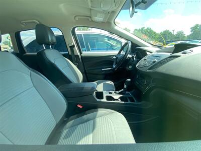 2017 Ford Escape SE   - Photo 4 - Belleville, IL 62226