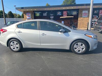 2018 Kia Forte LX   - Photo 2 - Belleville, IL 62226