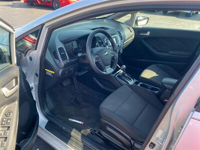 2018 Kia Forte LX   - Photo 5 - Belleville, IL 62226