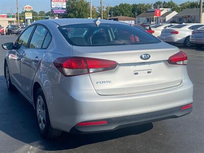 2018 Kia Forte LX   - Photo 9 - Belleville, IL 62226