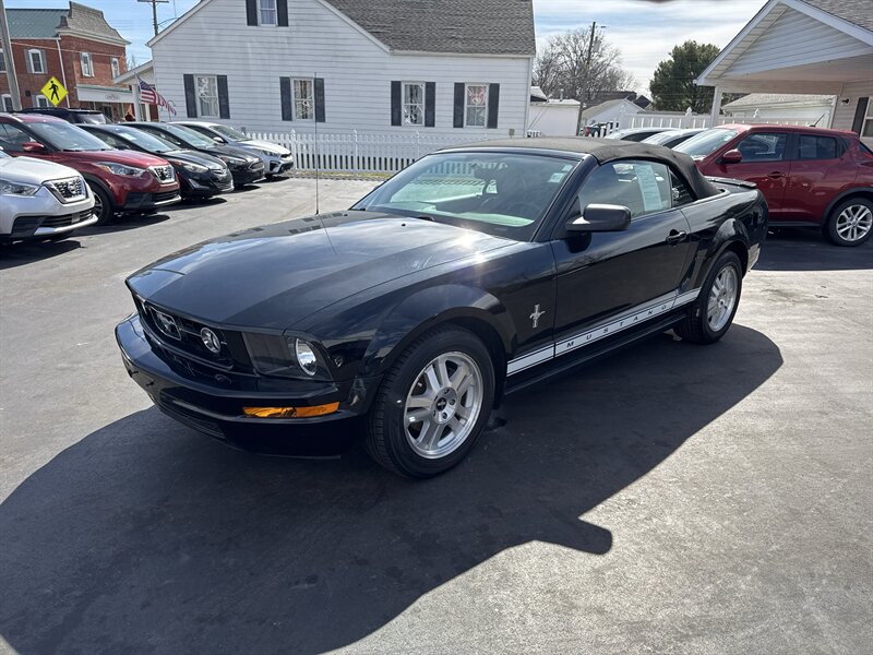 2007 Ford Mustang Deluxe