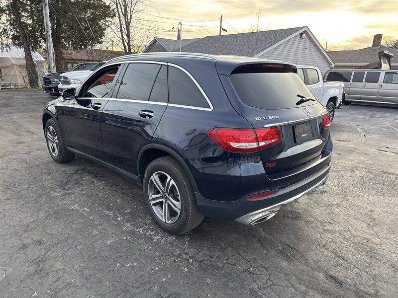 2019 Mercedes-Benz GLC 300 4MATIC - Photo 4 - Millstadt, IL 62260