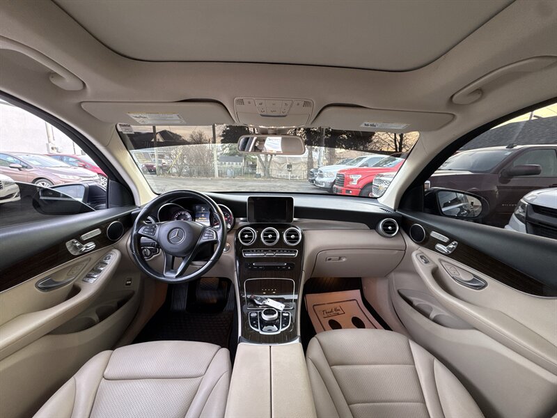 2019 Mercedes-Benz GLC 300 4MATIC - Photo 10 - Millstadt, IL 62260