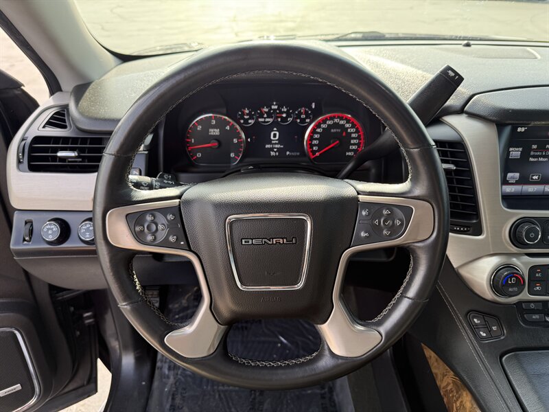 2015 GMC Yukon Denali - Photo 13 - Cahokia, IL 62206
