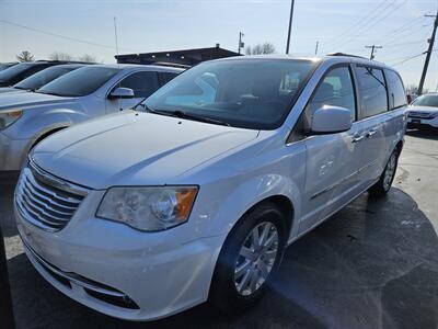 2014 Chrysler Town & Country Touring   - Photo 1 - Belleville, IL 62223