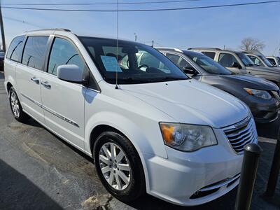 2014 Chrysler Town & Country Touring   - Photo 2 - Belleville, IL 62223