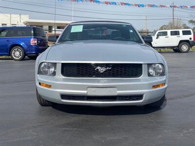 2005 Ford Mustang V6 Deluxe   - Photo 2 - Cahokia, IL 62206