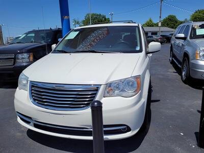 2011 Chrysler Town & Country Touring   - Photo 2 - Belleville, IL 62226