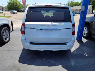 2011 Chrysler Town & Country Touring   - Photo 7 - Belleville, IL 62226