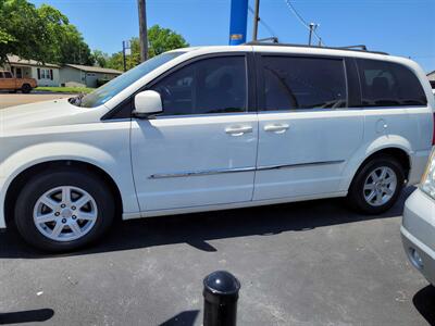 2011 Chrysler Town & Country Touring   - Photo 1 - Belleville, IL 62226