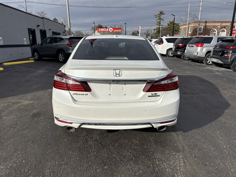 2016 Honda Accord Touring - Photo 8 - Millstadt, IL 62260