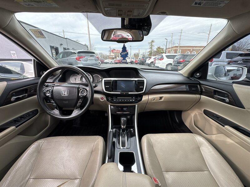 2016 Honda Accord Touring - Photo 10 - Millstadt, IL 62260