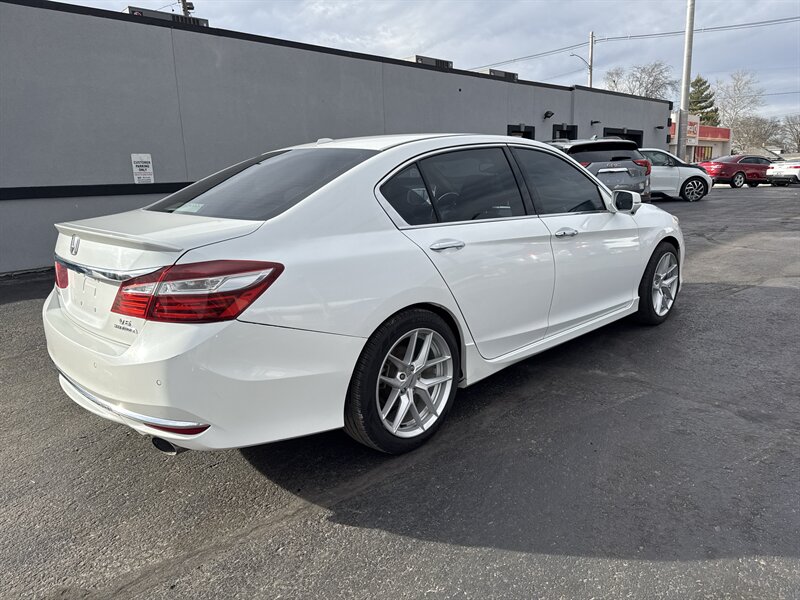 2016 Honda Accord Touring - Photo 3 - Millstadt, IL 62260