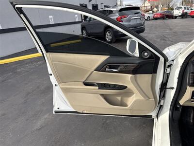 2016 Honda Accord Touring - Photo 12 - Millstadt, IL 62260
