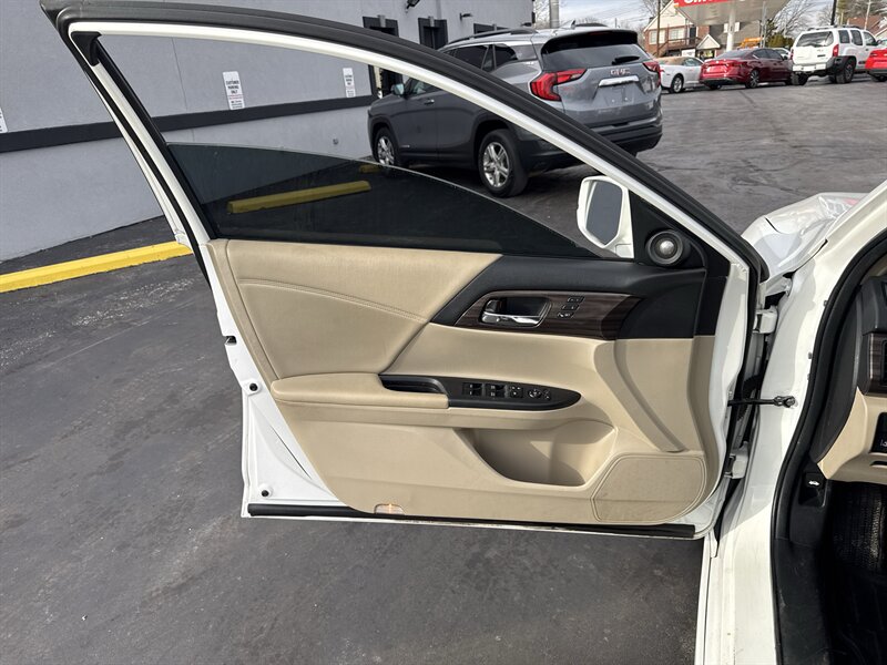 2016 Honda Accord Touring - Photo 12 - Millstadt, IL 62260