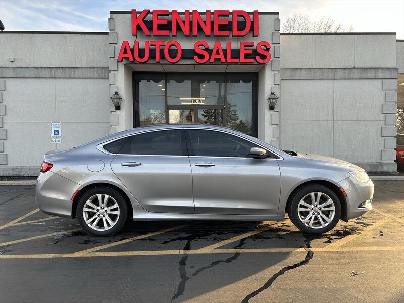 2017 Chrysler 200 LX  