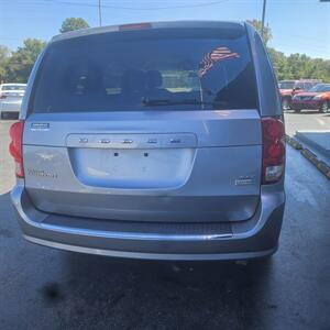 2014 Dodge Grand Caravan SXT   - Photo 5 - Belleville, IL 62223