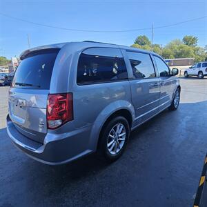 2014 Dodge Grand Caravan SXT   - Photo 4 - Belleville, IL 62223