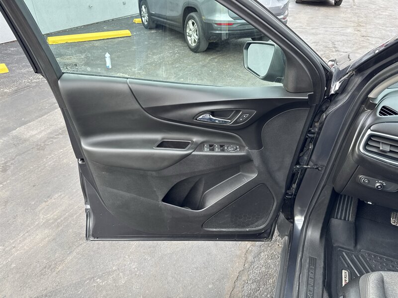 2022 Chevrolet Equinox LT - Photo 12 - Millstadt, IL 62260