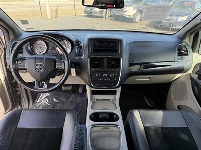 2017 Dodge Grand Caravan SXT   - Photo 12 - Cahokia, IL 62206