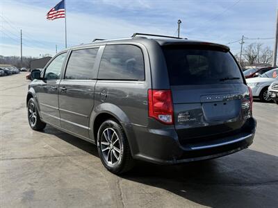2017 Dodge Grand Caravan SXT   - Photo 3 - Cahokia, IL 62206