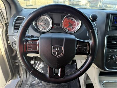 2017 Dodge Grand Caravan SXT   - Photo 13 - Cahokia, IL 62206
