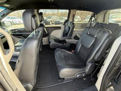 2017 Dodge Grand Caravan SXT   - Photo 10 - Cahokia, IL 62206