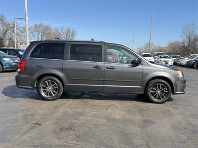 2017 Dodge Grand Caravan SXT   - Photo 6 - Cahokia, IL 62206