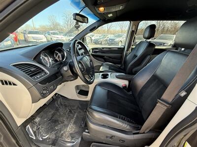 2017 Dodge Grand Caravan SXT   - Photo 8 - Cahokia, IL 62206