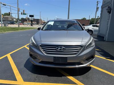 2016 Hyundai SONATA SE - Photo 6 - Fairview Heights, IL 62208