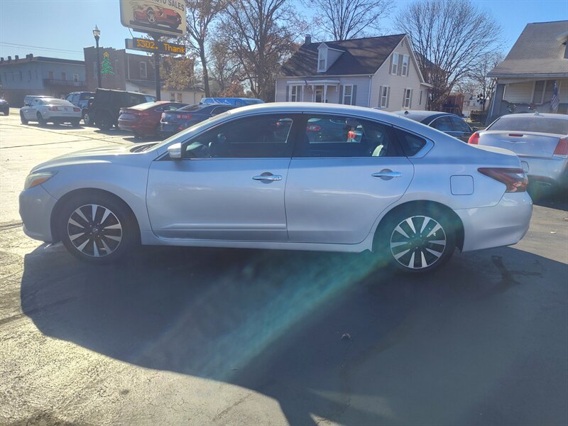 2018 Nissan Altima 2.5 S - Photo 2 - Freeburg, IL 62243