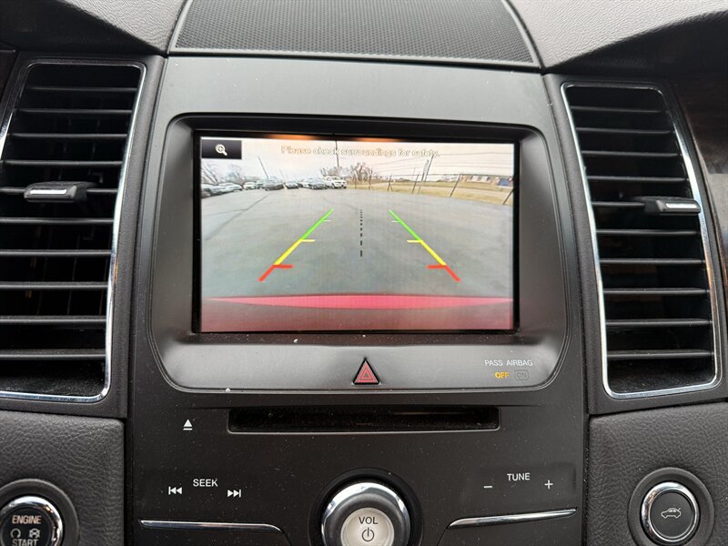 2015 Ford Taurus Limited - Photo 15 - Cahokia, IL 62206