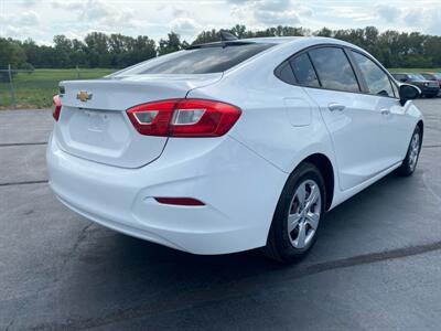 2017 Chevrolet Cruze LS Auto   - Photo 5 - Cahokia, IL 62206