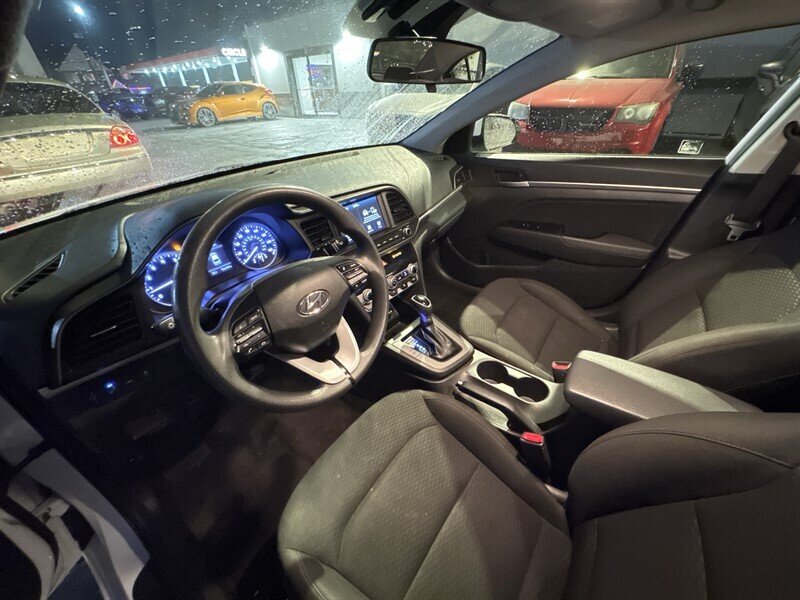 2020 Hyundai Elantra SEL - Photo 9 - Millstadt, IL 62260