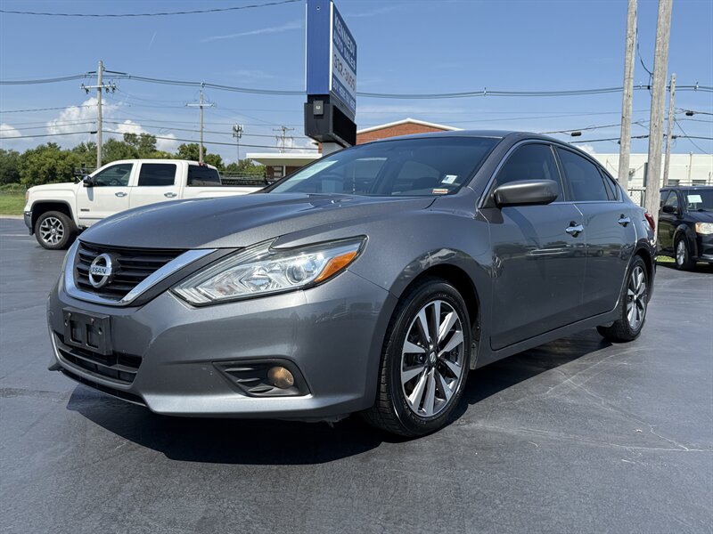 2017 Nissan Altima 2.5   - Photo 1 - Cahokia, IL 62206
