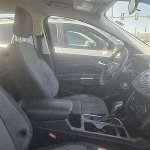 2018 Ford Escape SE   - Photo 9 - Belleville, IL 62223