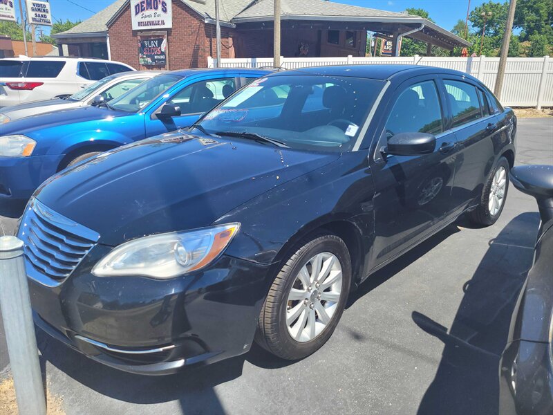 2012 Chrysler 200 Touring   - Photo 1 - Belleville, IL 62226