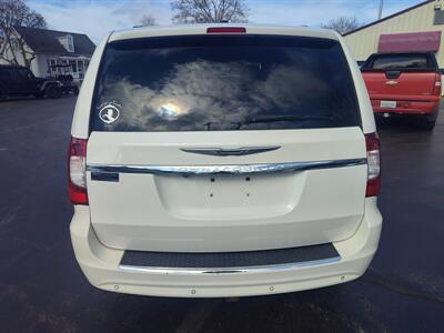 2011 Chrysler Town & Country Touring   - Photo 6 - Freeburg, IL 62243