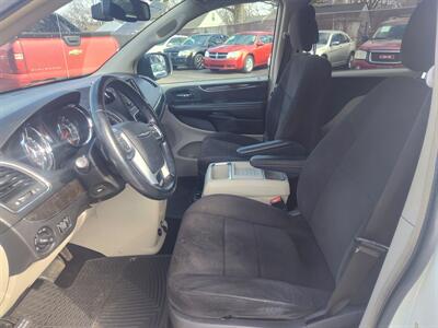 2011 Chrysler Town & Country Touring   - Photo 9 - Freeburg, IL 62243