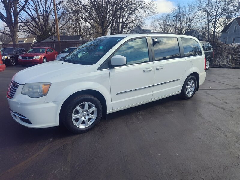 2011 Chrysler Town & Country Touring   - Photo 1 - Freeburg, IL 62243