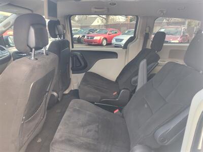 2011 Chrysler Town & Country Touring   - Photo 11 - Freeburg, IL 62243