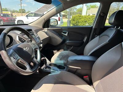 2012 Hyundai TUCSON GLS - Photo 8 - Fairview Heights, IL 62208