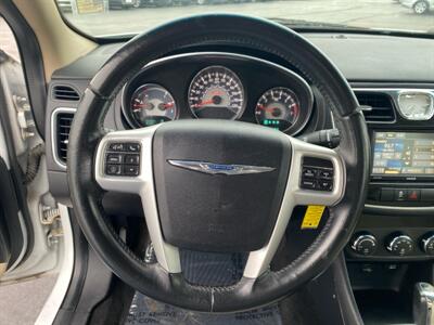 2013 Chrysler 200 Touring   - Photo 12 - Cahokia, IL 62206