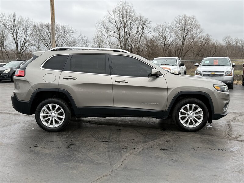 2019 Jeep Cherokee Latitude - Photo 8 - Cahokia, IL 62206