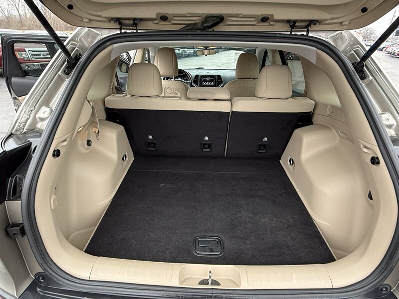 2019 Jeep Cherokee Latitude - Photo 12 - Cahokia, IL 62206